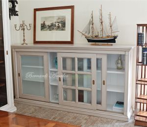 Credenza in legno finitura colore tortora parti interne bianco con 3 ante scorrevoli